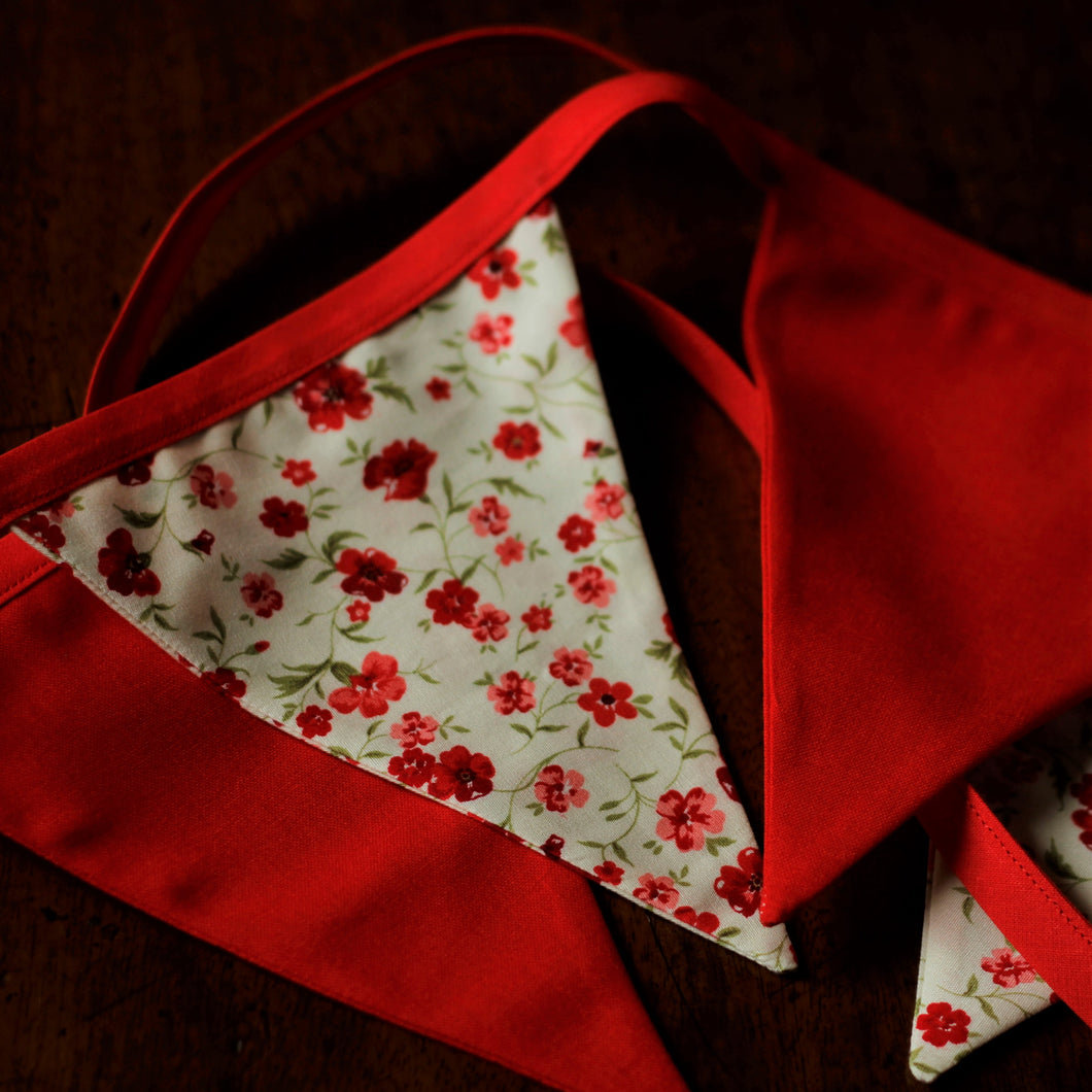 Red Roses Bunting